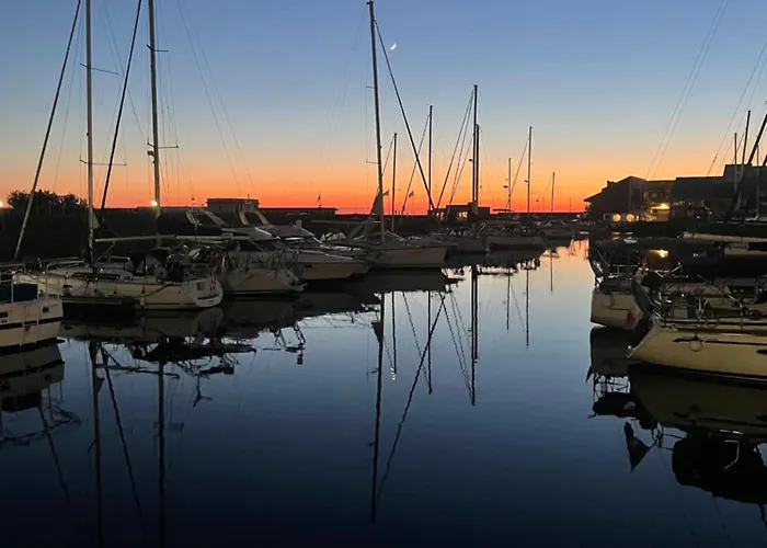 Voilier Port Deauville Avec Parking Prive Gratuit