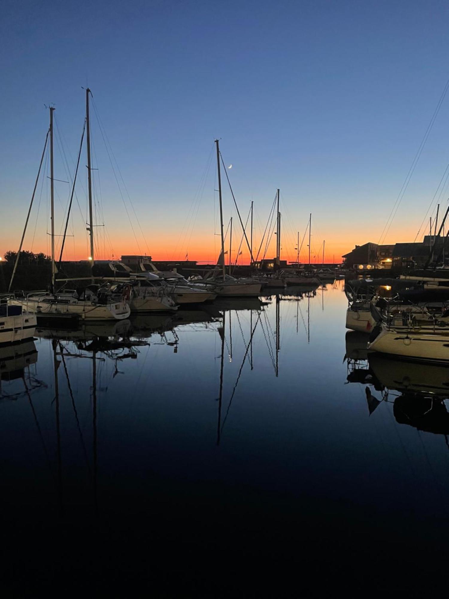 Voilier Port Avec Parking Prive Gratuit Botel