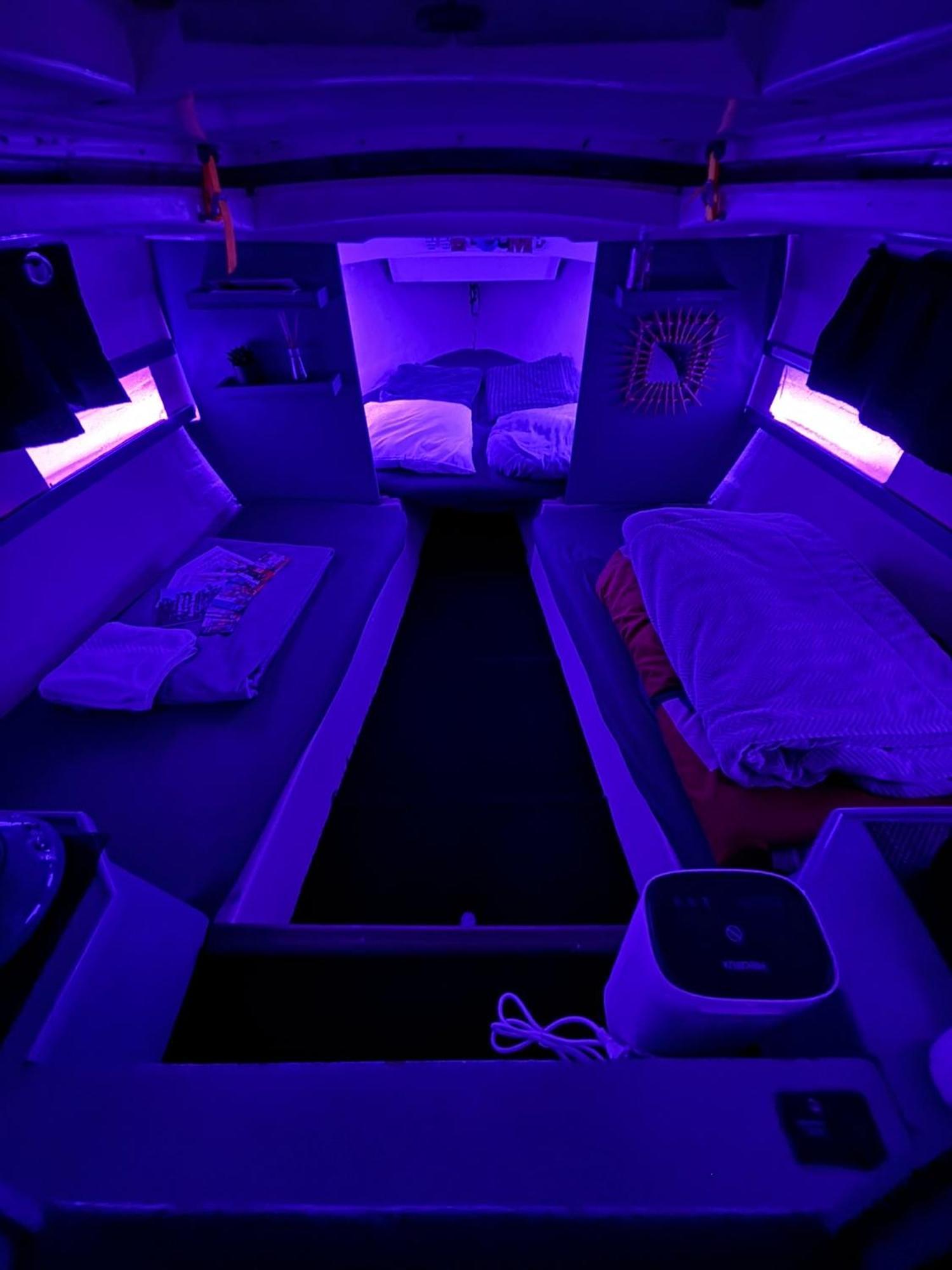 Botel Voilier Port Avec Parking Prive Gratuit